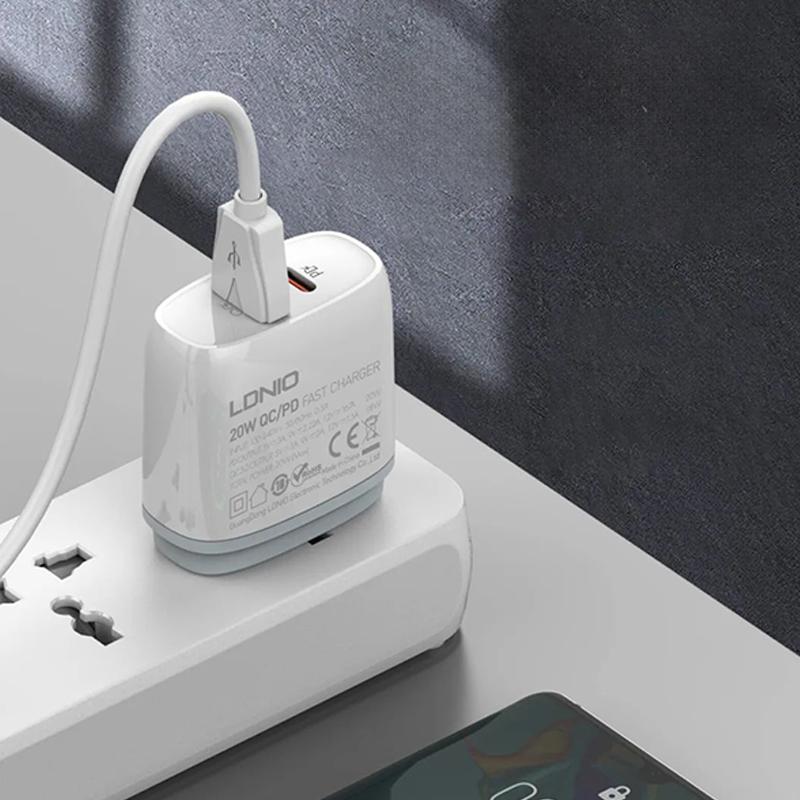 LDNIO mini gyorstöltő USB és USB-C kimenettel, USB-C kábellel, 20W